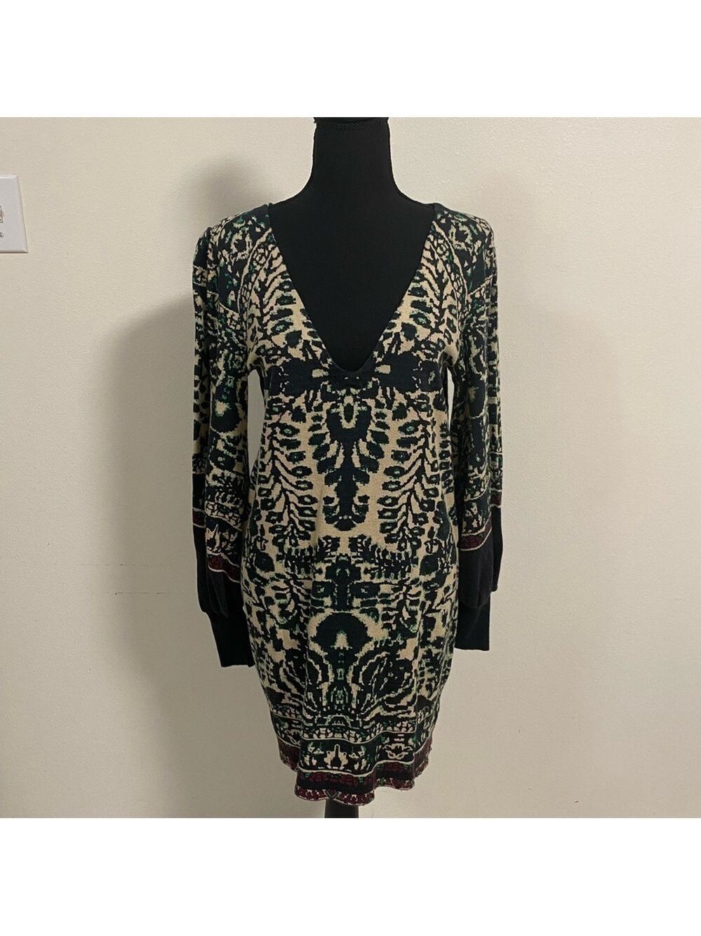 Free People Sweater Dress Womens size Small Black Beige “ Music & Lyrics” Dress